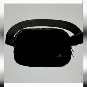 Lolë Unisex Fleece Belt Bag - Color Black - New with Tags